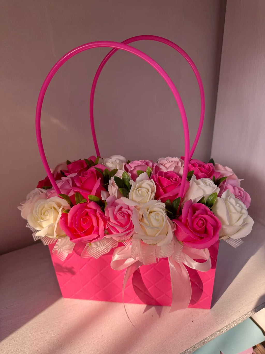 Portable Flower Bouquet Gift Bag with Handles – Quilted Waxed Cardstock Flower Box (Pink & White)